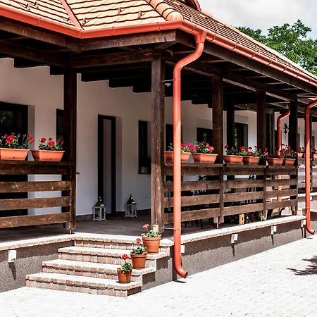 Hotel Boroka Vendeghaz Toalmas Exterior foto